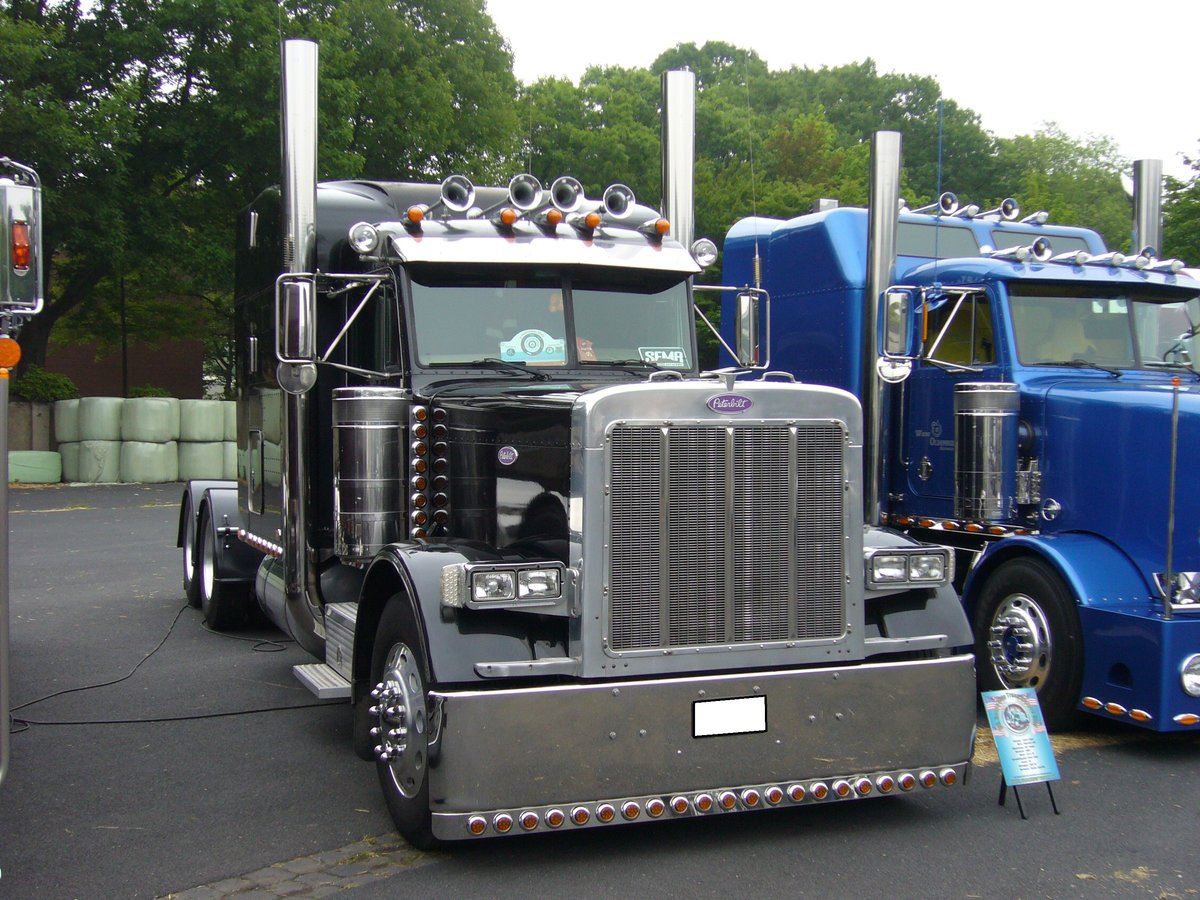 Peterbilt 379 aus dem Jahr 2001. Der Truck wurde vom Eigentümer aus Dallas/Texas importiert. US-Truck-Treffen Krefeld am 03.06.2018.