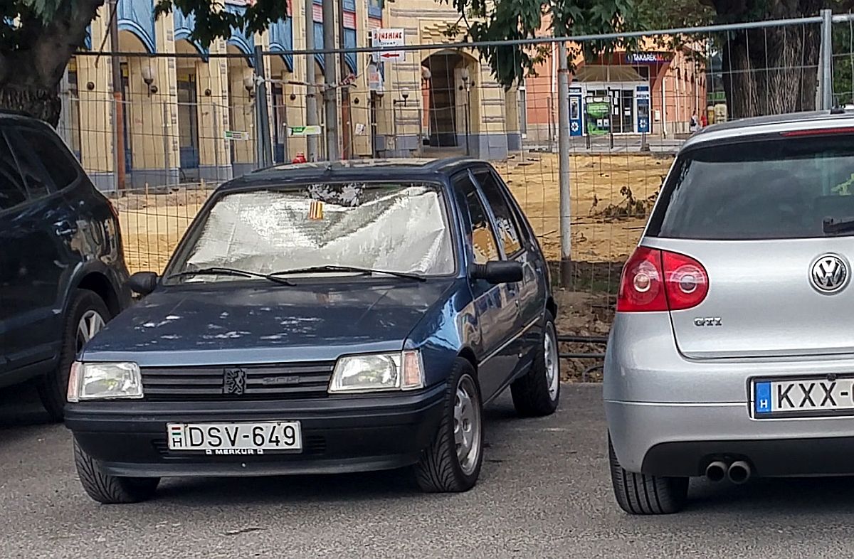 Peugeot 205, gesehen Pécs (Ungarn) in 07.2020.