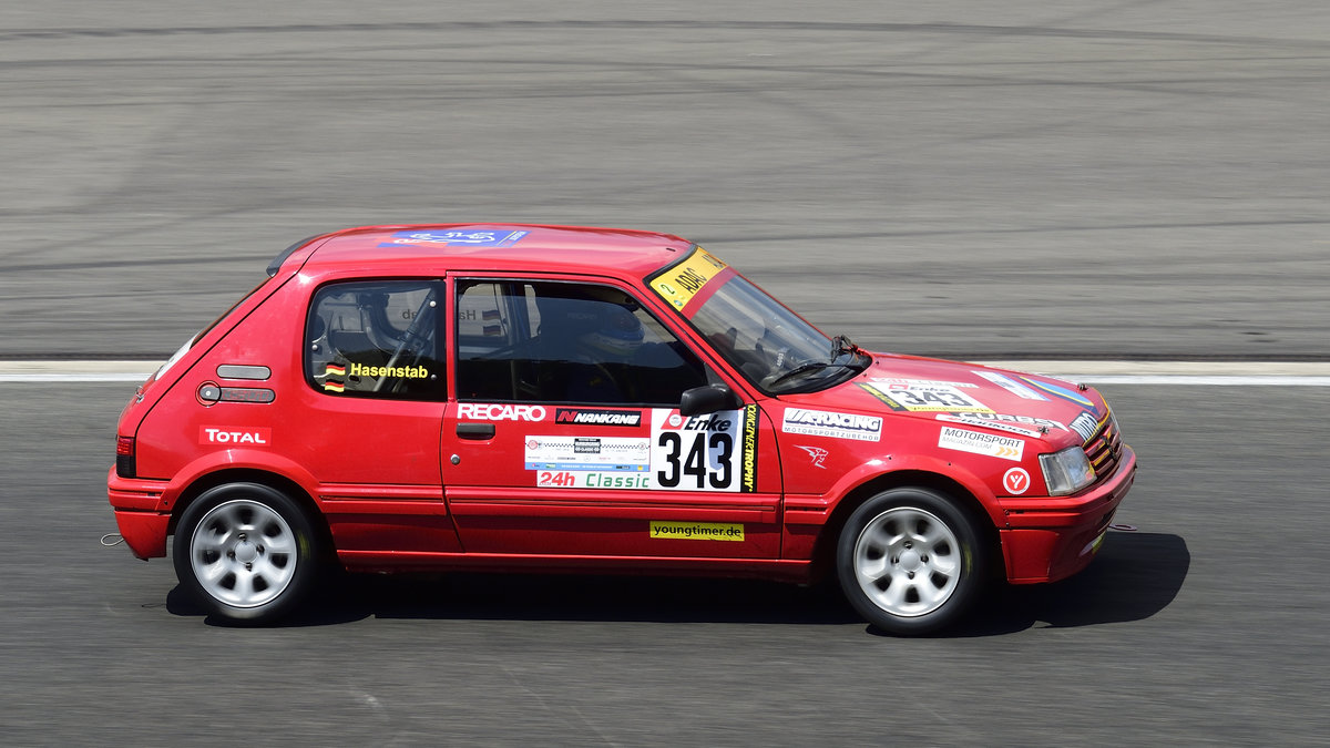 Peugeot, 205 GTI 1,6 , Youngtimer Trophy Rennen 1,Mitzieher im Gegenlicht, Youngtimer Festival in Spa Francorchamps am 15.07.2018
