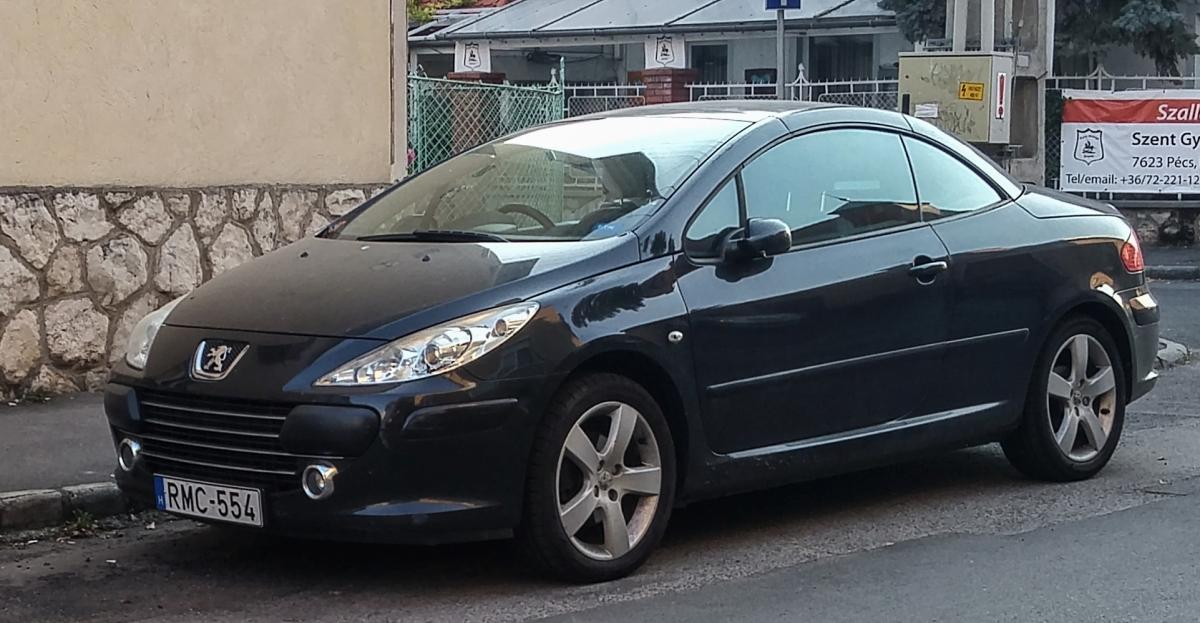 Peugeot 307 CC. Aufnahme: Oktober, 2019 in Pécs - Ungarn.