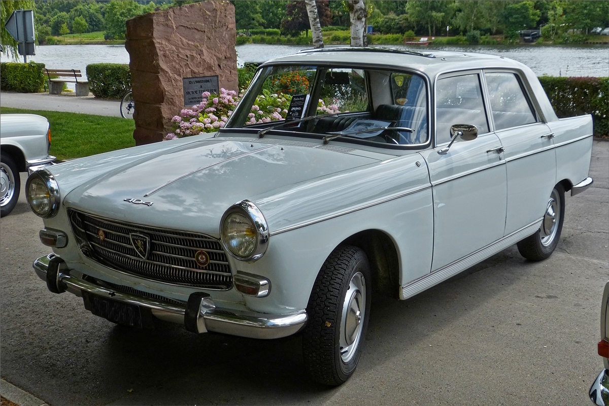 Peugeot 404, Bj 1966, 1600 ccm, 4 Zyl, 68 Ps, 3 Gang Lenkstockschaltung, war beim Oldtimertreff in Remich zu sehen. 14.07.2019