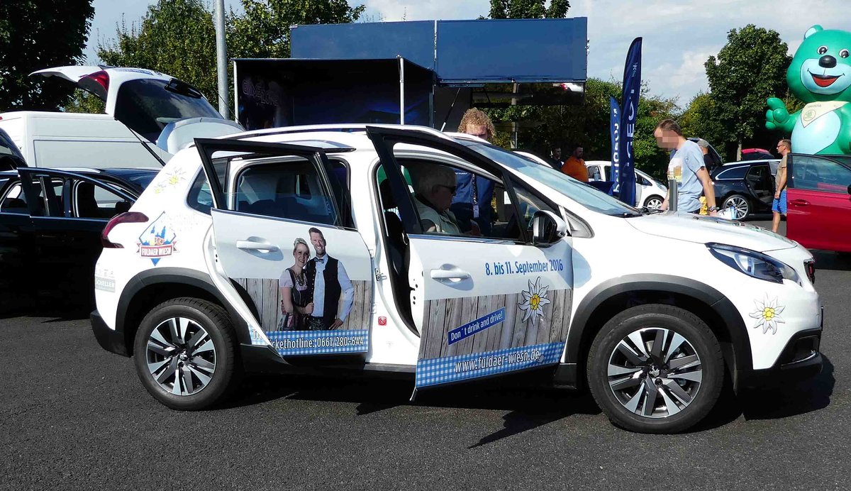 =Peugeot als Werbeträger für die Fuldaer Wiesn 2016 steht beim Fuldaer Autotag im August 2016