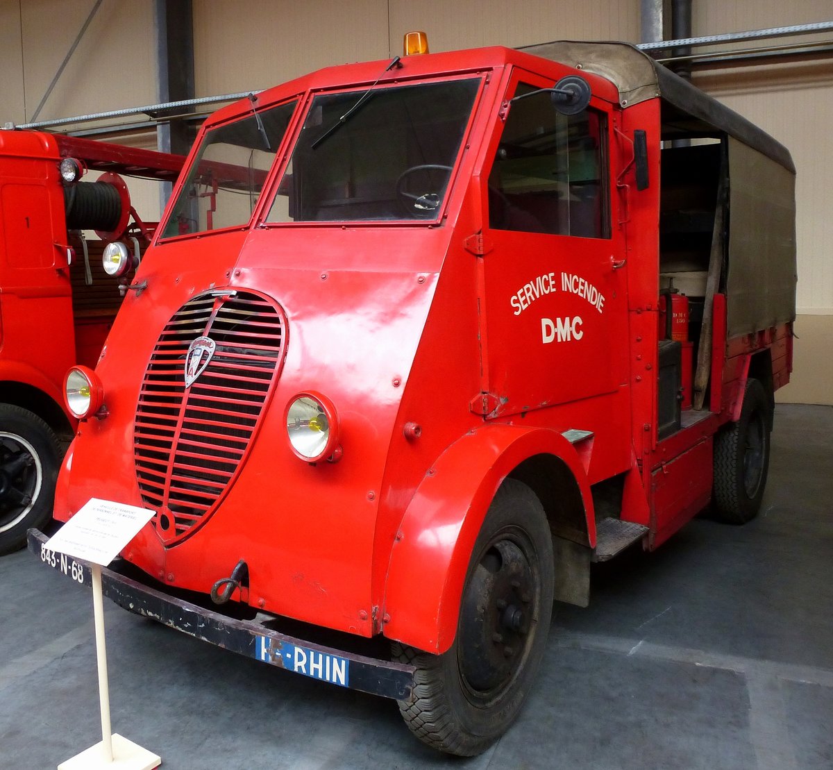 Peugeot DMA, Feuerwehrtransportwagen fr Personal und Gerte, gebaut von 1941-46, Feuerwehrmuseum Vieux-Ferrette, Mai 2016