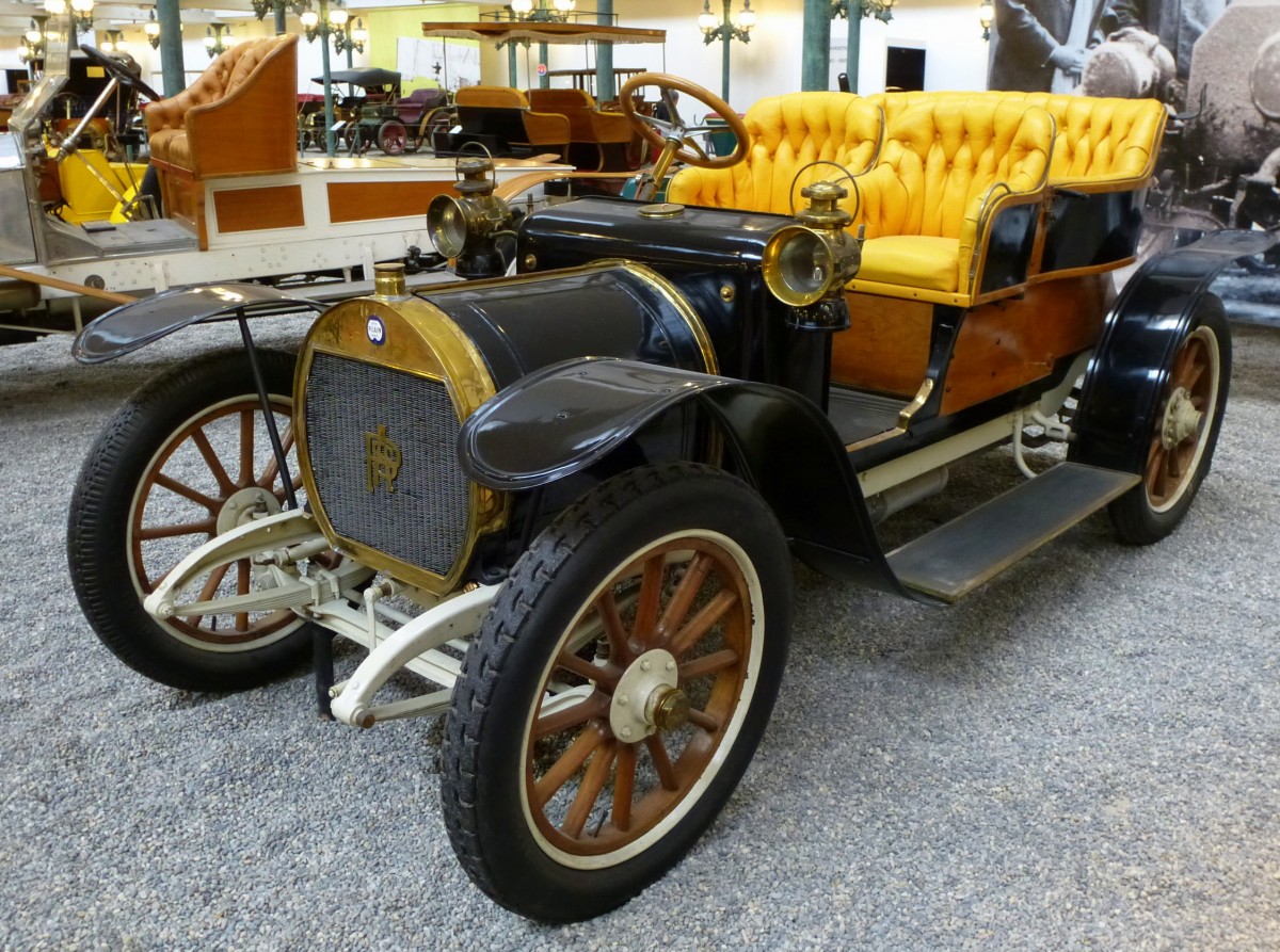 Pilain, franzsischer Oldtimer, Baujahr 1911, 4-Zyl.Motor mit 1843ccm und 15PS, Vmax.70Km/h, Automobilmuseum Mlhausen, Nov.2013