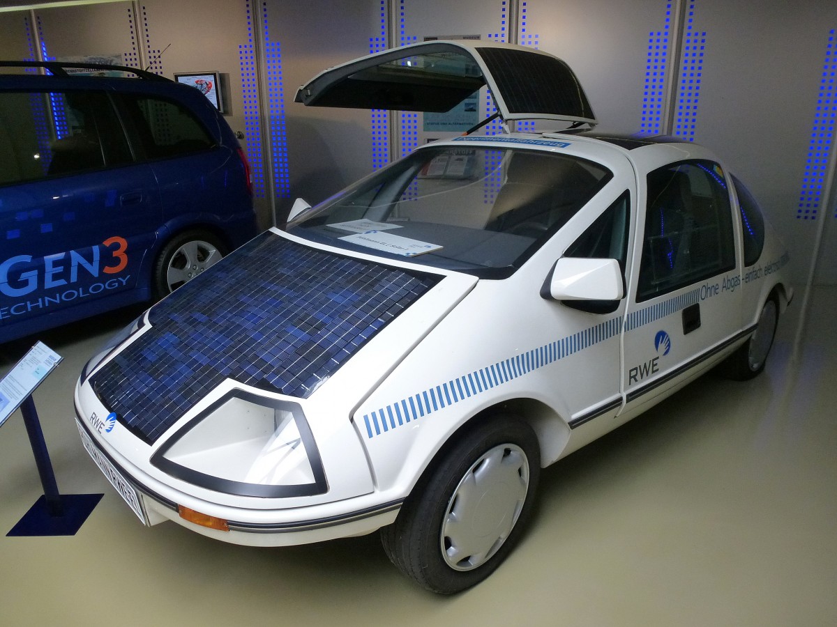 Phlmann EL(Solar), zweisitziges Elektroauto mit groflchigen Solarzellen auf der Karrosserie, Hersteller: RWE Energie/Phlmann KG, Baujahr 1984, Vmax.115Km/h, Museum Autovision Altluheim, Sept.2014