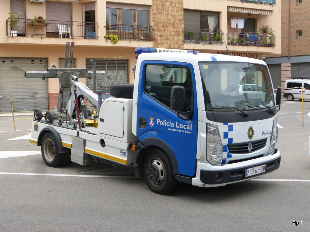 Policia Local Renault Polizei Abschleppwagen in Roses am 28.09.2014