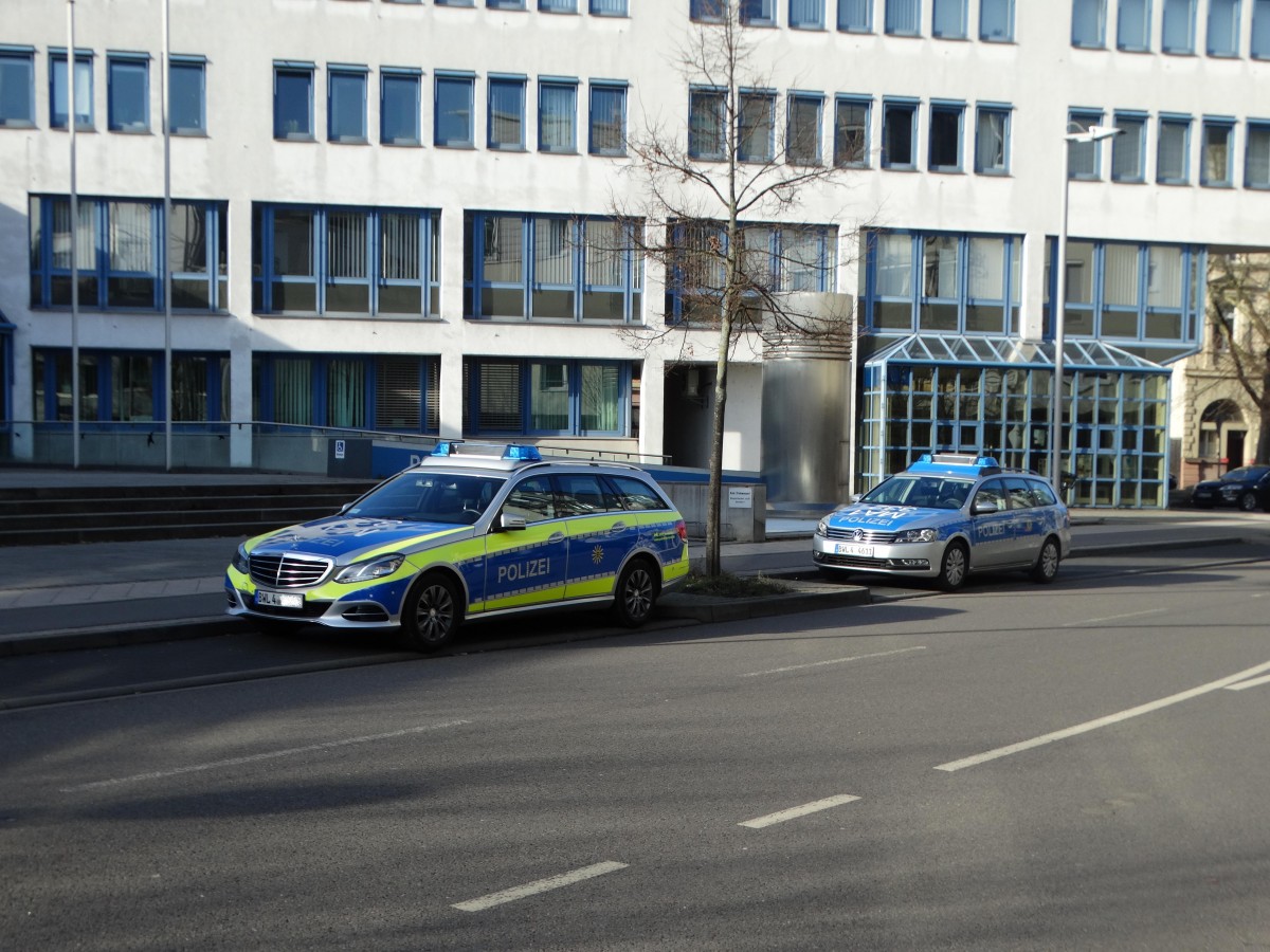 Polizei Heidelberg Mercedes Benz E-Klasse und VW Passat FustW am 29.01.16