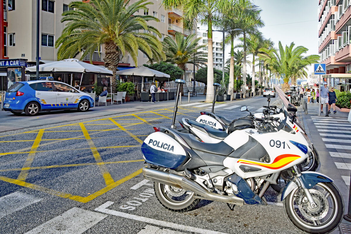 Polizei-Motorräder/-fahrzeuge am 24.01.2018 in Puerto de la Cruz / Teneriifa