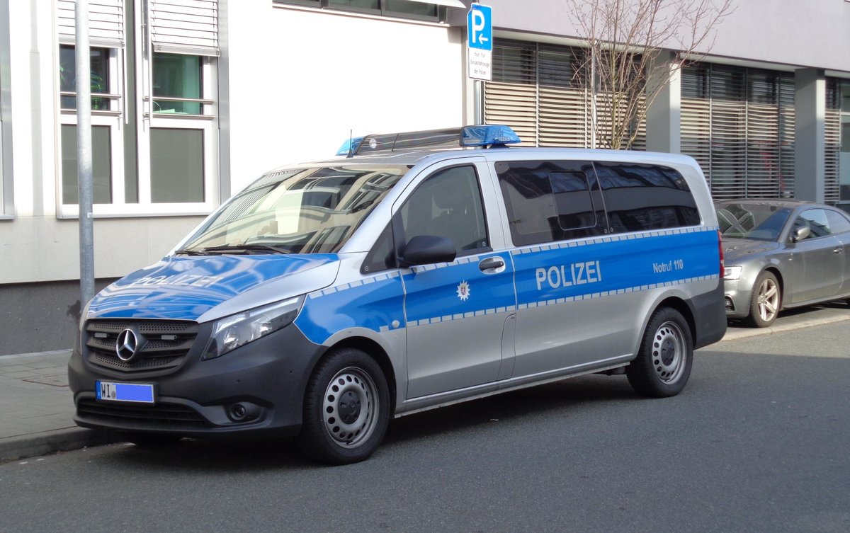 Polizei Neu-Isenburg Mercedes Benz Vito am 09.02.17 in der Innenstadt. Das Foto hat ein Freund von mir gemacht und ich darf es veröffentlichen
