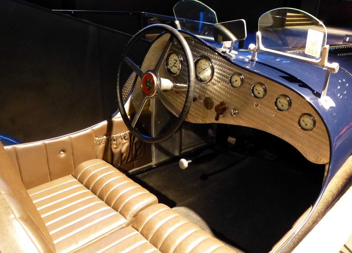 Pontiac eigth, Blick in den Innenraum des Oldtimers von 1932, Automobilmuseum Volante Kirchzarten, Okt.2015