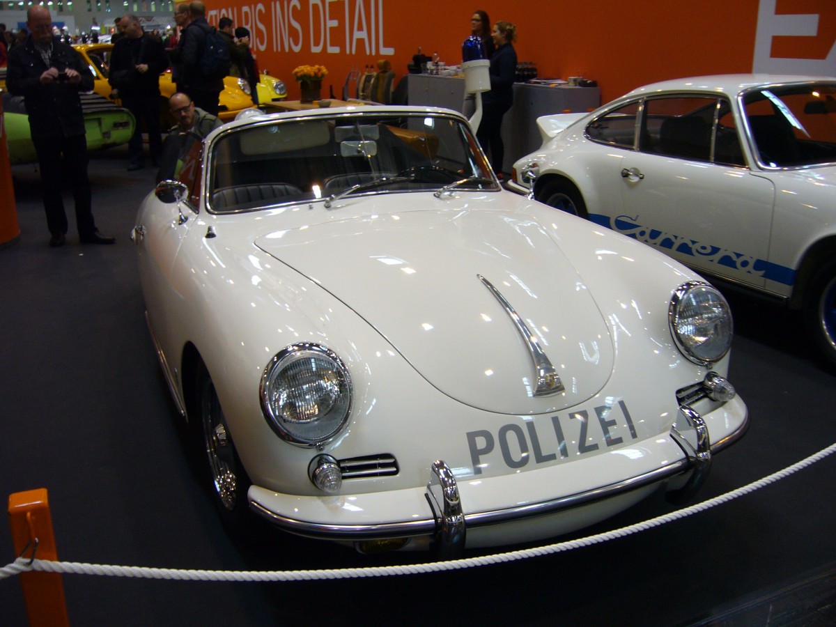 Porsche 356 A Cabriolet. Es handelt sich hier vermutlich um ein ehemaliges Fahrzeug der Autobahnpolizeidirektion Baden-Württemberg. Techno Classica am 18.04.2015.