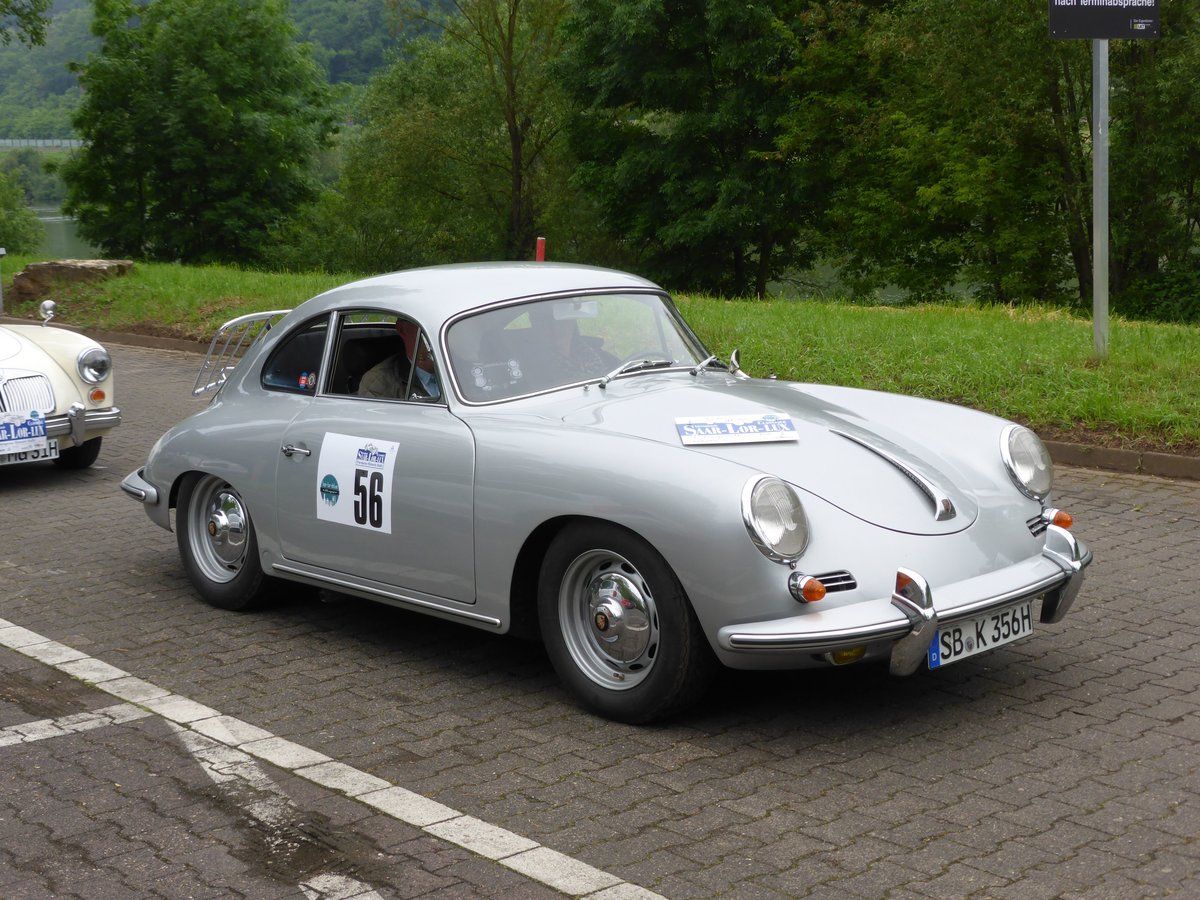 Porsche 356 B (Baujahr 1960) bei der Internationalen Saar-Lor-Lux Classique. Start zum zweiten Tag am 28.05.2016 in Trier.