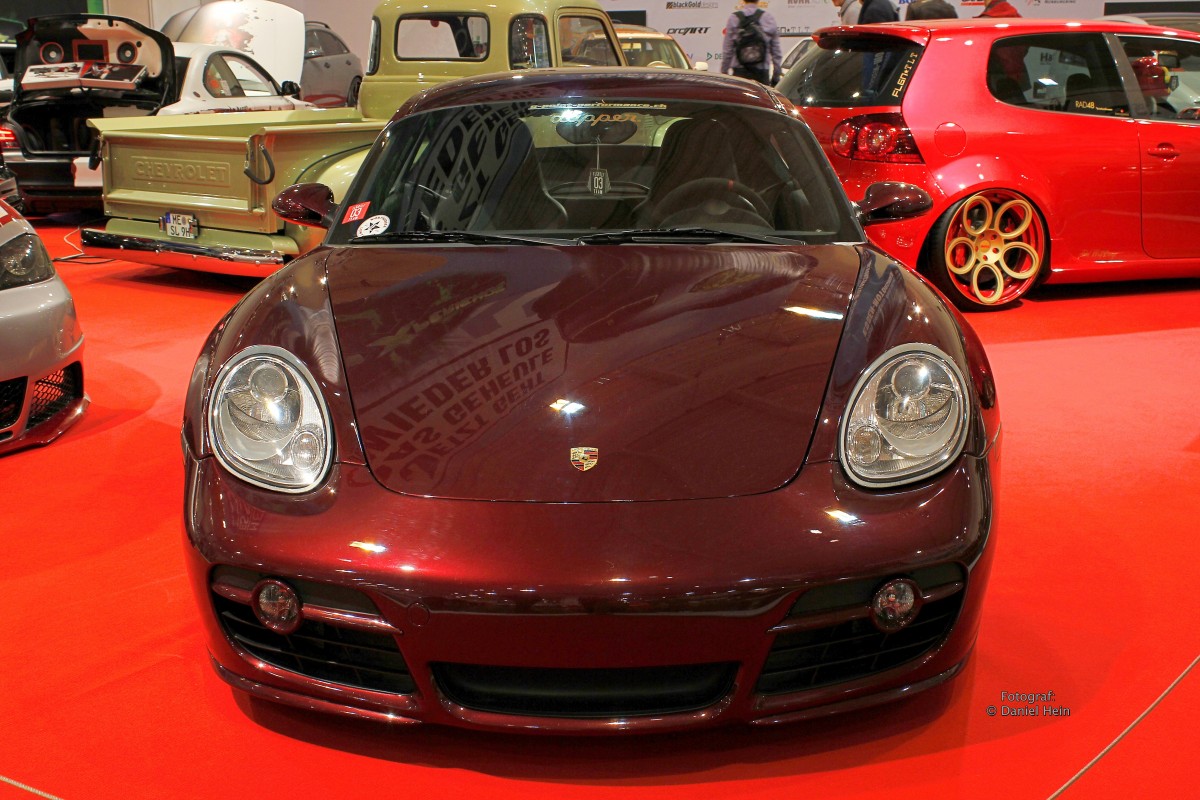 Porsche 911 in dunkel Rot auf der Essen Motor Show 2014.