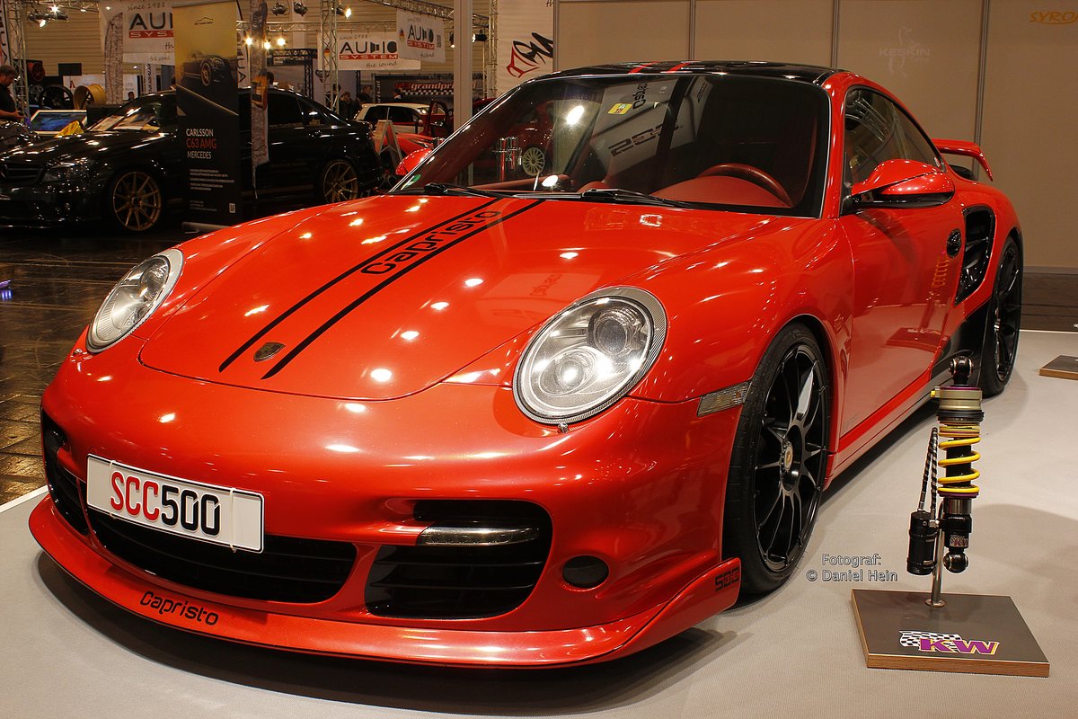 Porsche 911 in Orange auf der Essen Motor Show 2015.