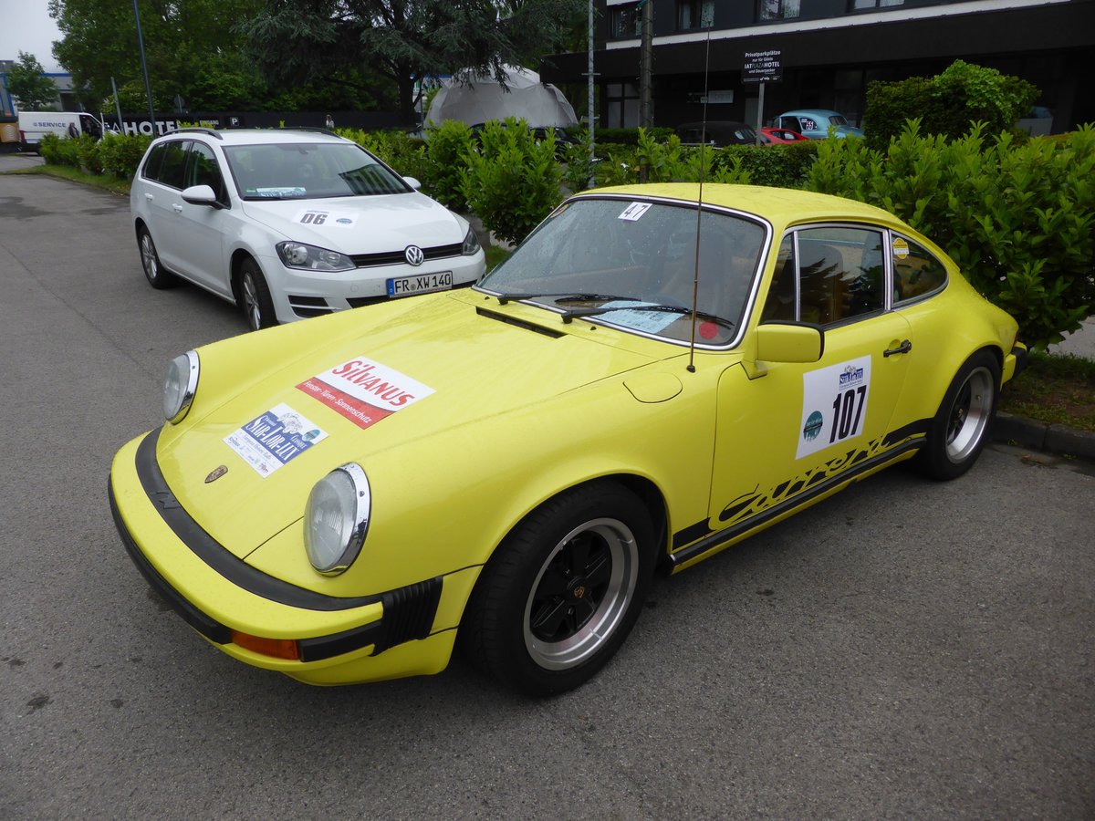 Porsche 911 SC (Baujahr 1977) bei der Internationalen Saar-Lor-Lux Classique. Start zum zweiten Tag am 28.05.2016 in Trier.