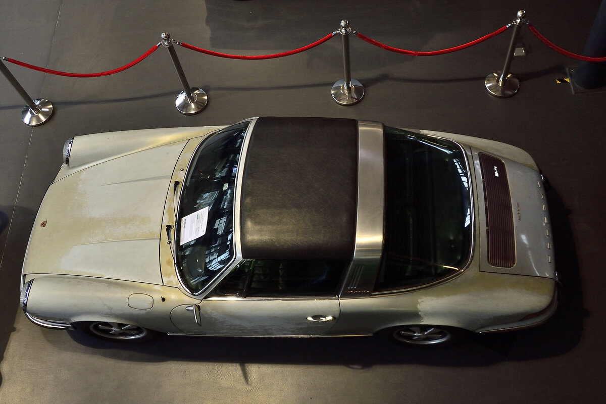 Porsche 911 Targa, aus der Vogelperspektive. Aufnahme am 16.11.2021 in der Motorworld Köln