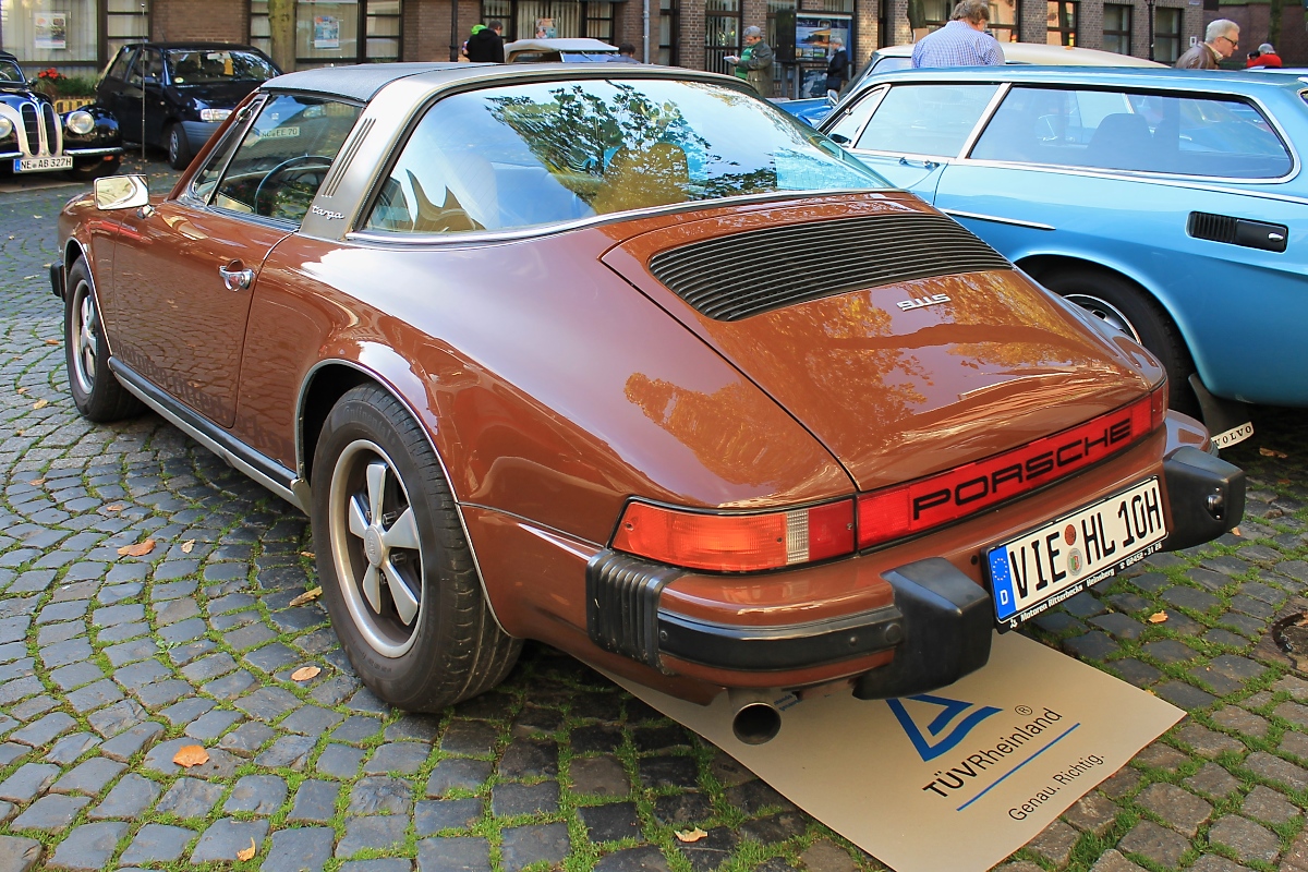 Porsche 911S Targa auf dem Rathausplatz in St. Tönis, 12.10.14