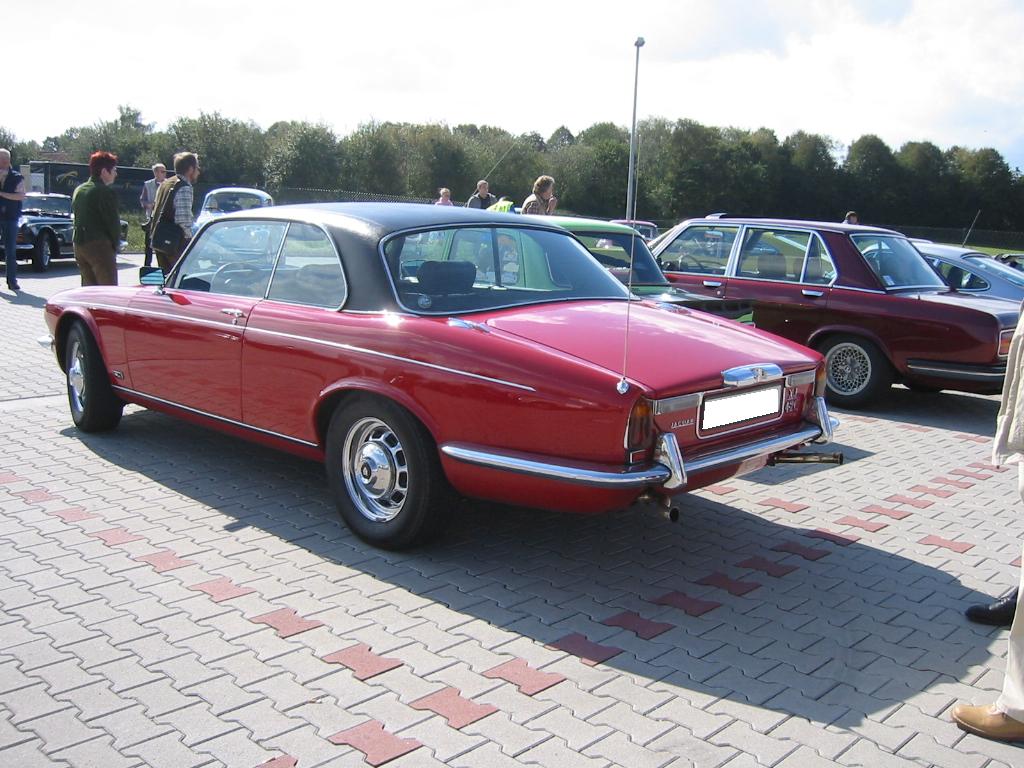 Profilansicht des Jaguar XJ Coupe aus dem Jahr 1968. September 2004 in der Nähe von Rotenburg/Niedersachsen.