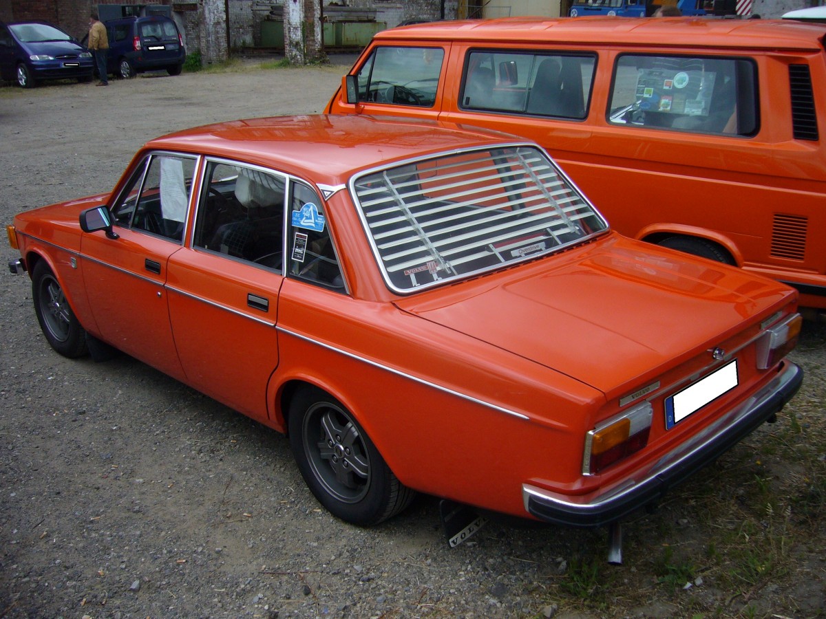 Profilansicht eines Volvo 144. 1973 - 1974. Oldtimertreffen an der  Alten Dreherei  am 20.06.2015.