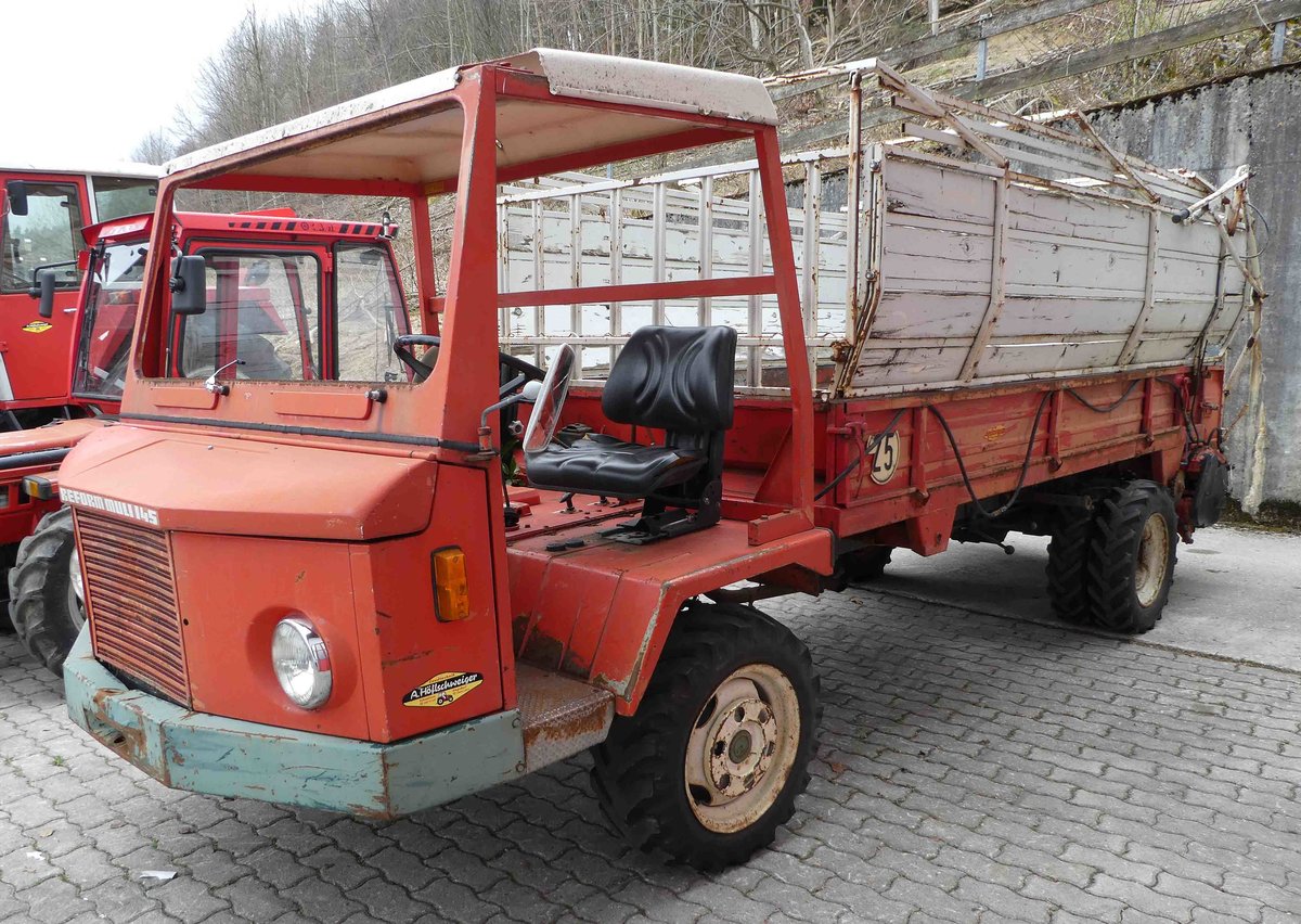 =Reform Muli 145 steht im April 2019 bei einem Landmaschinenhändler in Siegsdorf. Hersteller des Fahrzeugs ist der österreichische Spezialfahrzeughersteller  Reformwerke Wels .