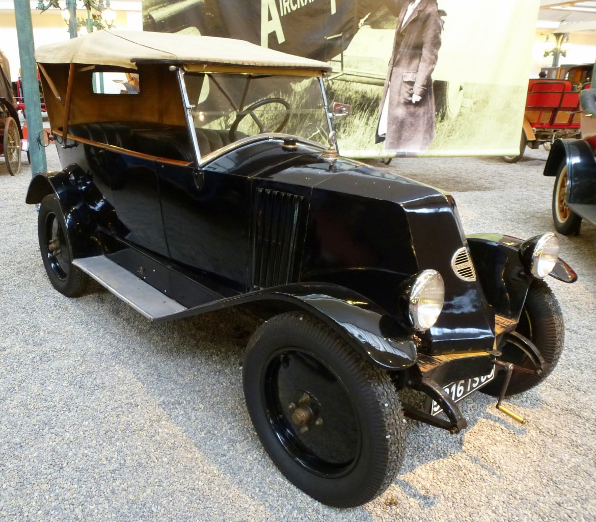 Renault MT, Oldtimer Baujahr 1923, 4-Zyl.Motor mit 951ccm, Vmax.60Km/h, Automobilmuseum Mlhausen, Nov.2013