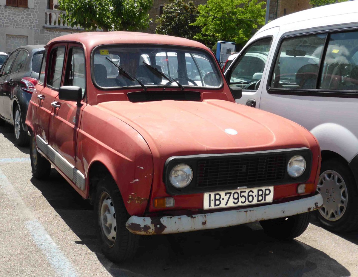 Renault R4, gesehen in Soller/Mallorca im Mai 2014