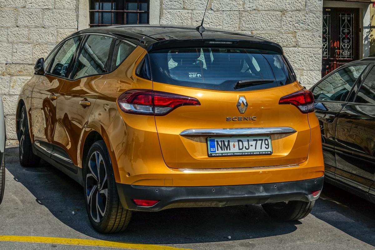 Renault Scenic IV von hinten fotografiert am 21.08.2018 (Izola, Slowenien)