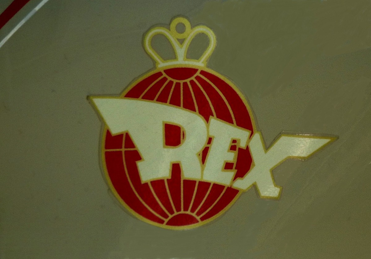 Rex-Motorenwerke Mnchen, Tankemblem am Moped Rex  Riva  von 1960, die Firma baute von 1948-64 Fahrradhilfsmotoren, Mofas, Mopeds, Motorroller und Leichtkraftrder, Jan.2015