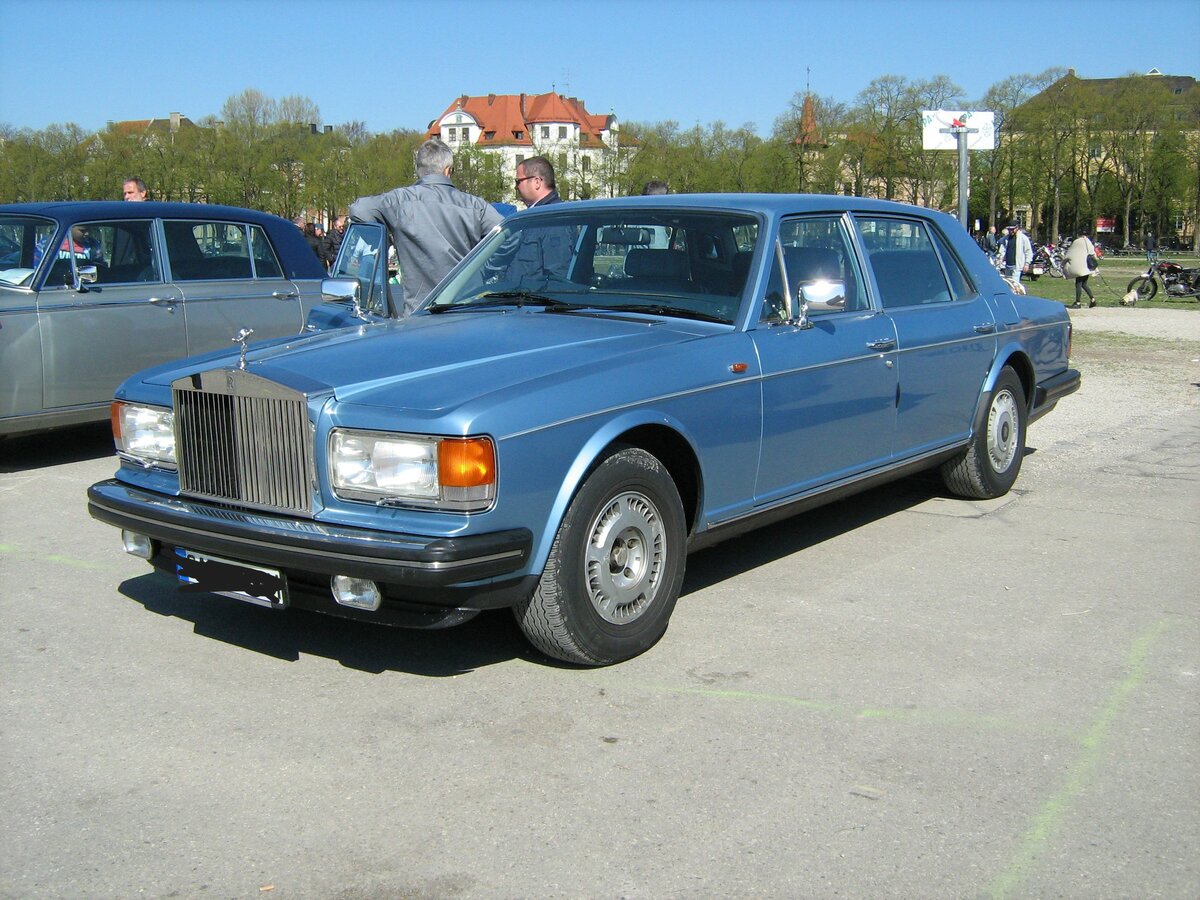 Rolls-Royce Silver Spur I (1980-89), aufgenommen April 2015 beim Oldtimertreffen auf Theresienwiese in München