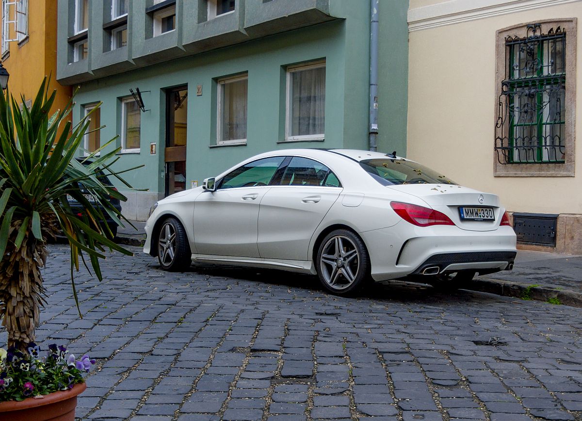 Rückansicht eines Mercedes-Benz CLA. Foto: 04.05.2014.