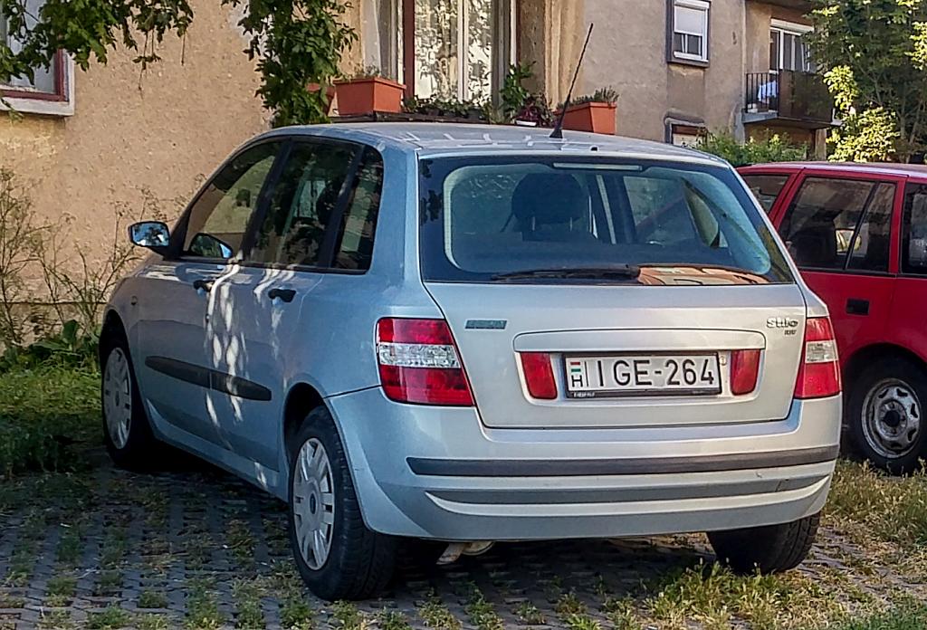Rückansicht: Fiat Stilo (September, 2019, Pécs, Ungarn).