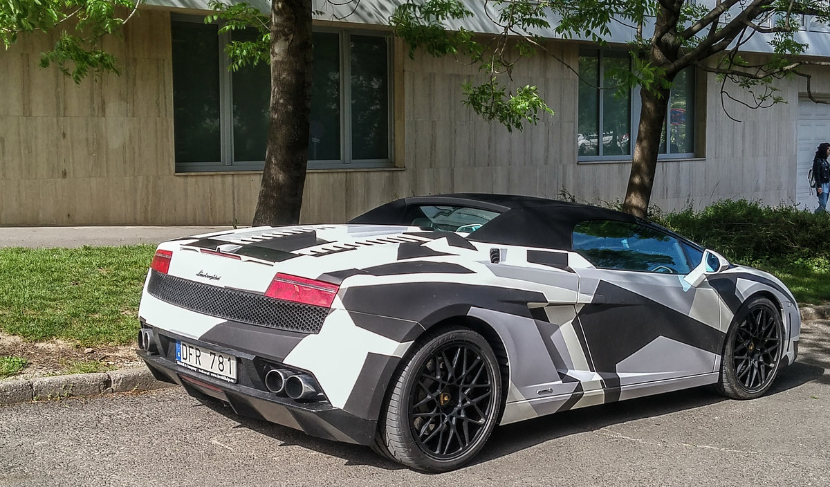 Rückansicht: Lamborghini Gallardo Spyder. Foto: Pécs, Frühling von 2019
