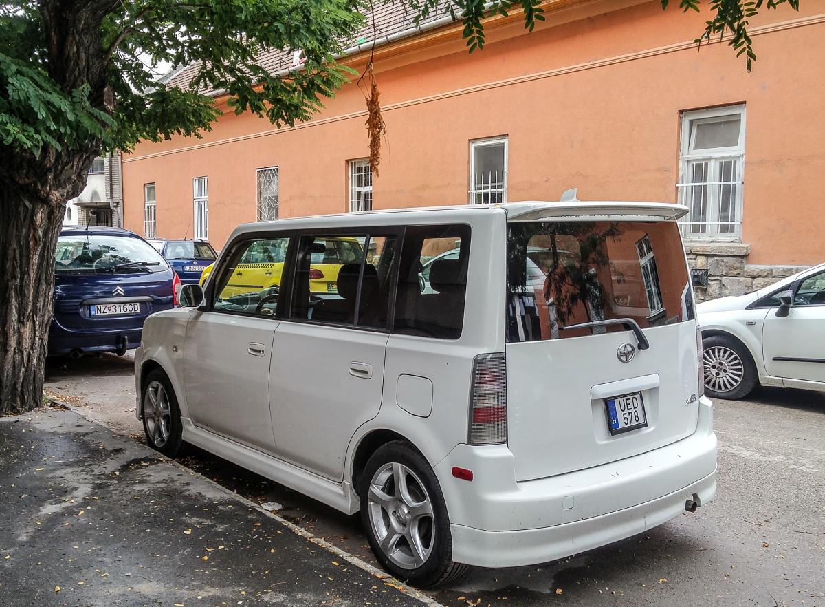 Rückansicht: Scion XB, fotografiert in Budapest (Ungarn) in September 2019. Scion war eine Untermarke von Toyota