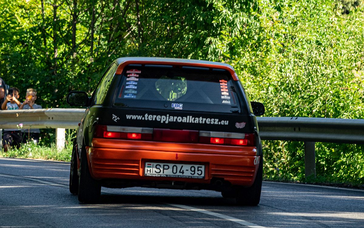 Rückansicht: Suzuki Swift mk2 Rallye. Aufnahme: Bergrennen Pécs, 09.2021.