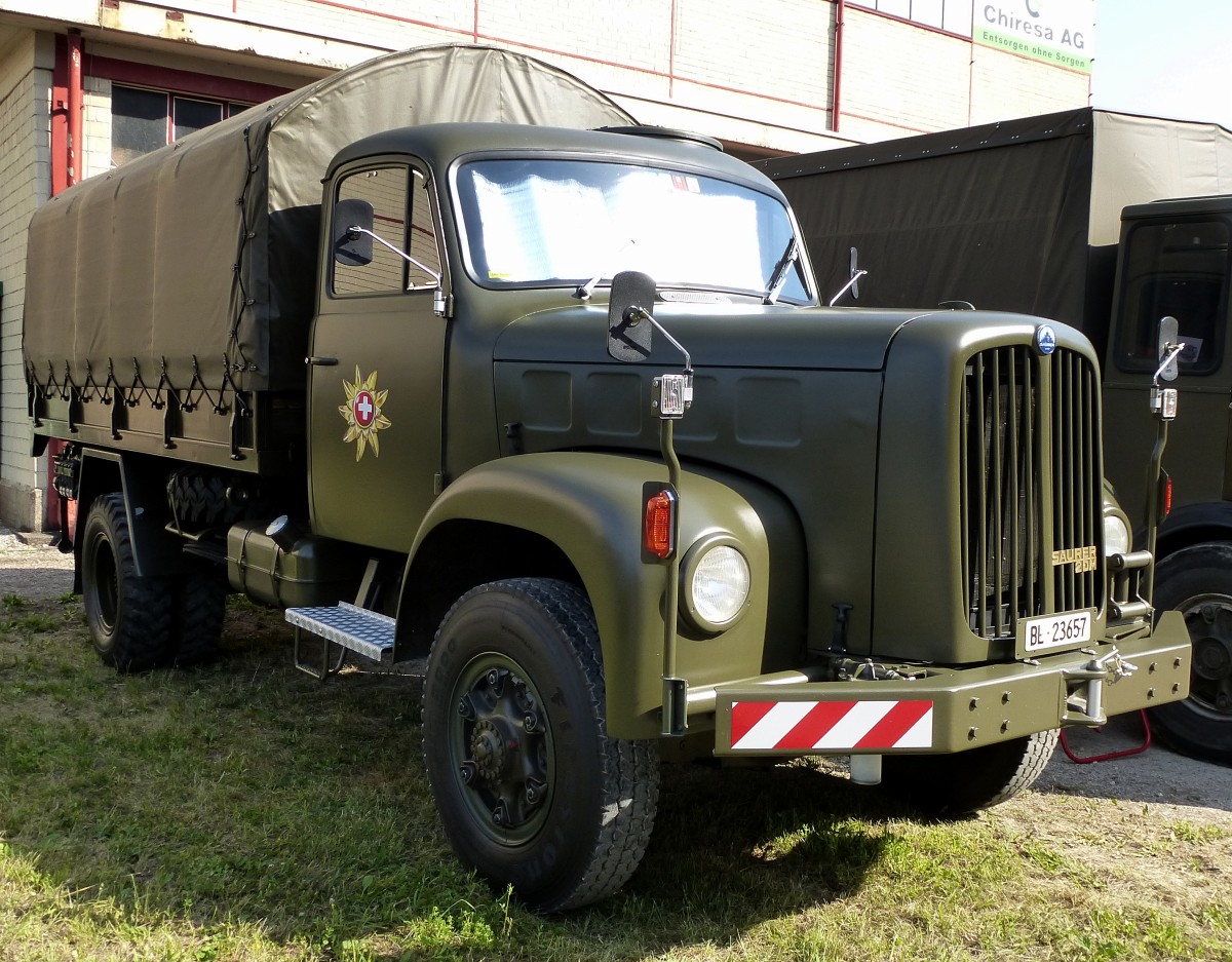 Saurer 2DM, Militr-LKW der Schweizer Armee, 6.Int. Militr-Fahrzeugtreffen im Schweizerischen Militrmuseum Full, Juli 2015