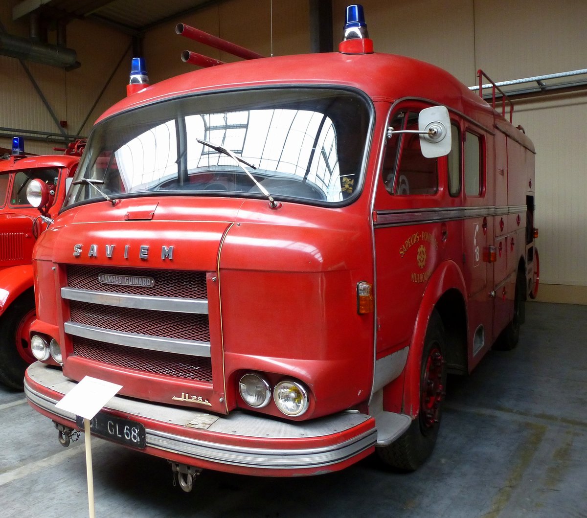 Saviem, Feuerwehr von 1964, mit 3500Liter Lschmitteltank, war im Dienst der Stadt Mlhausen (Mulhouse), Feuerwehrmuseum Vieux-Ferrette, Mai 2016