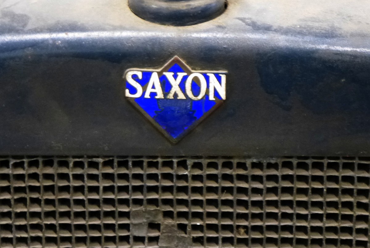 Saxon Motor Car Company, Khleremblem an einem Oldtimer-PKW von 1915, die US-amerikanische Firma bestand von 1913-23, Dez.2014