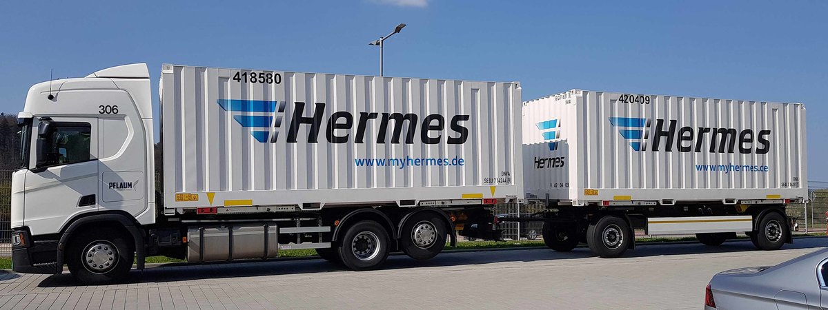 =Scania 450 Hängerzug von PFLAUM-LOGISTIC transportiert HERMES-Container im April 2019
