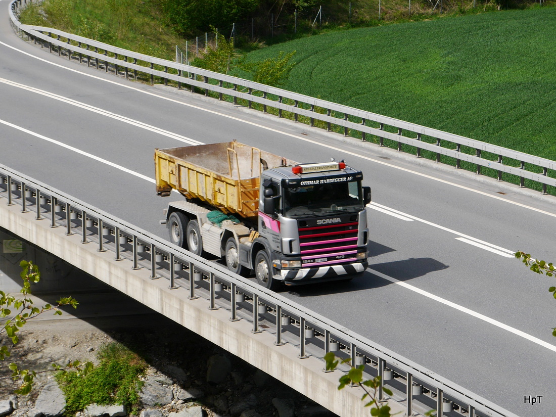 Scania mit Wechselmulde unterwegs bei Reichenau-Tamins am 07.05.2015