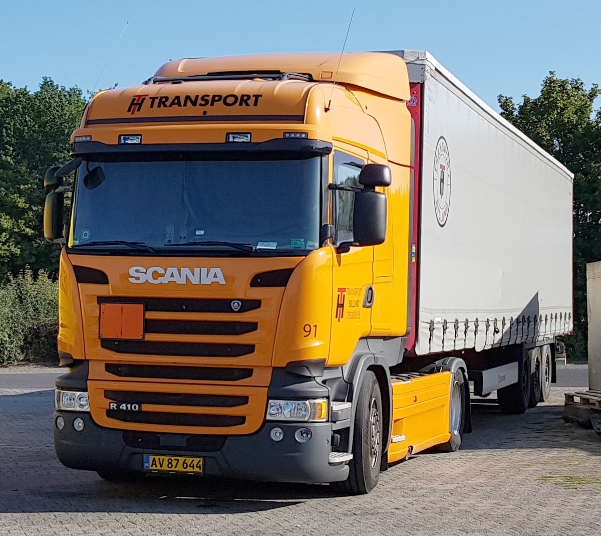 =Scania R 410-Sattelzug von HT-Transport rastet im Juli 2019 an der A 7