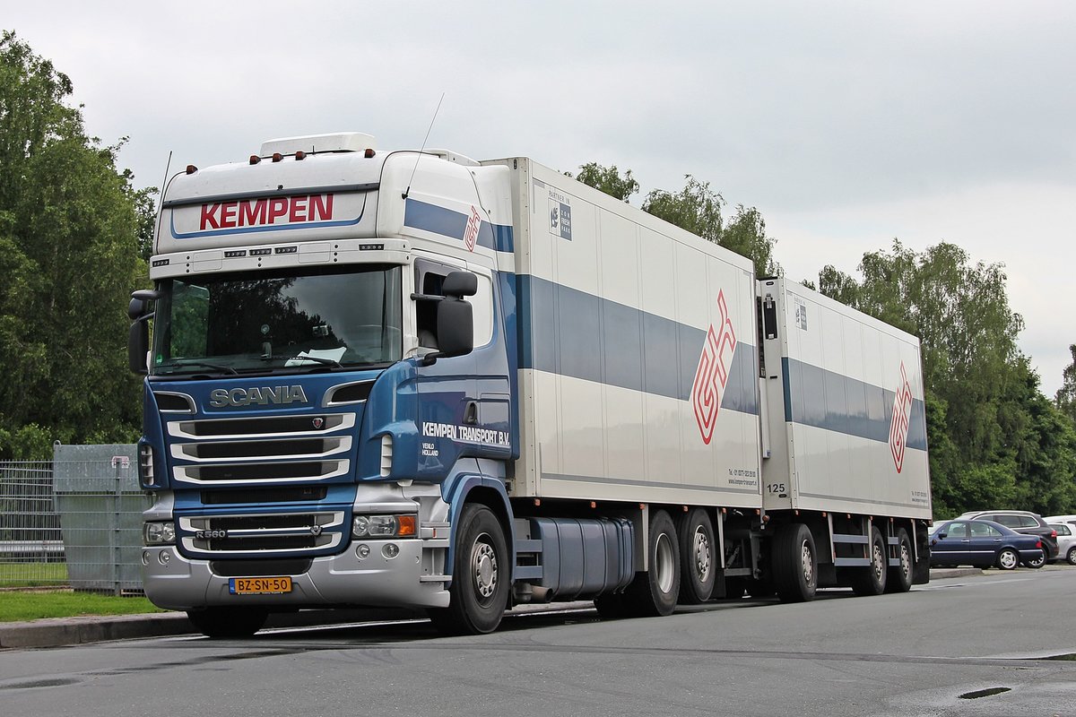 Scania R560 V8 Topline von Kempen als Kühlhängerzug auf einem Parkplatz an der A44 bei Diemelstadt. 15.06.2012