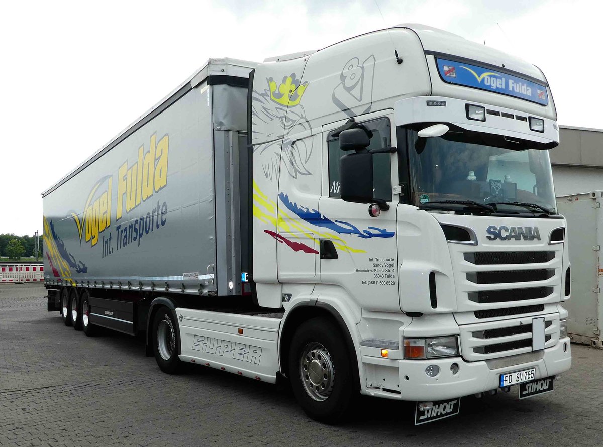 =Scania-Sattelzugmaschine der Spedition VOGEL steht im Mai 2018 auf dem Rasthof Fulda Nord