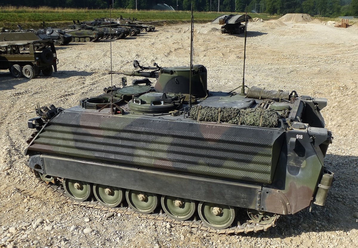Schtzenpanzer 63.89 der Schweizer Armee, bei Vorfhrungen des 6.Int.Militrfahrzeugtreffens im Schweizerischen Militrmuseum Full, Juli 2015