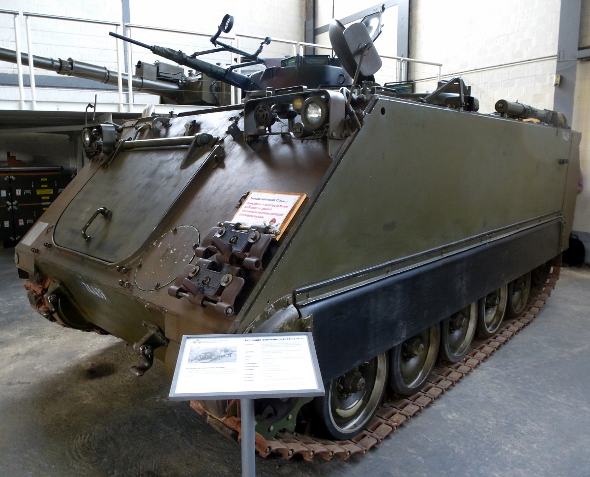 Schtzenpanzer M113 aus den USA, wurde von 1964-2000 von der Schweizer Armee verwendet, 204PS, Vmax.65Km/h, schwimmfhig, 3+7 Mann Besatzung, Schweizerisches Militrmuseum Full, Juli 2015