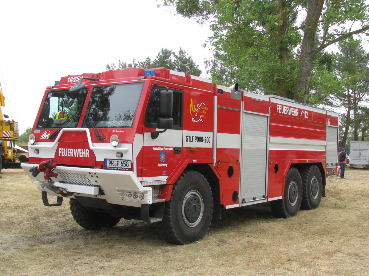 schweres Feuerwehrfahrzeug HASIČI/Tatra CAS 30-T 815-7 der Freiwilligen Feuerwehr Perleberg beim Oldtimer-Event. Perleberg [14.07.2018]