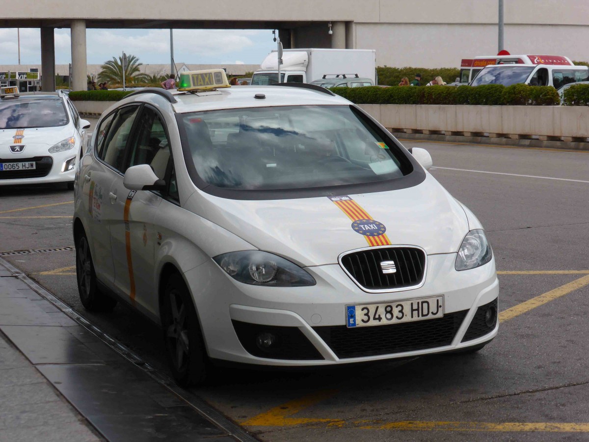 Seat als Taxi, gesehen am Airport Palma de Mallorca im Mai 2014