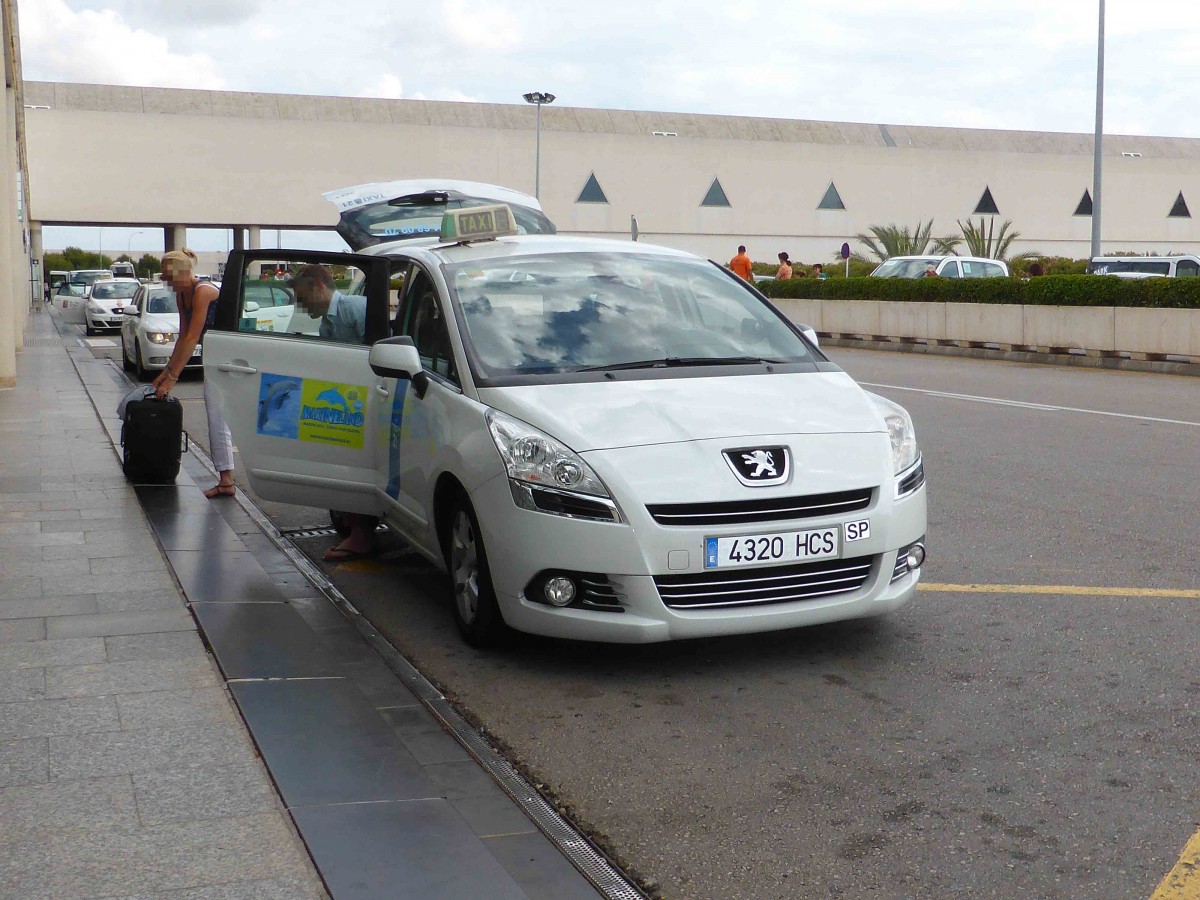Seat als Taxi, gesehen am Airport Palma de Mallorca im Mai 2014