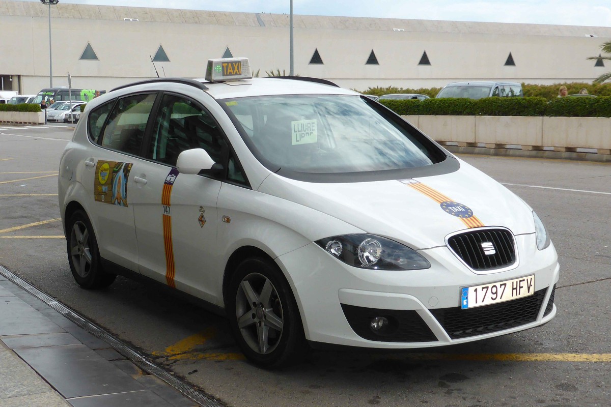Seat-Taxi, gesehen am Airport Palma de Mallorca im Mai 2014