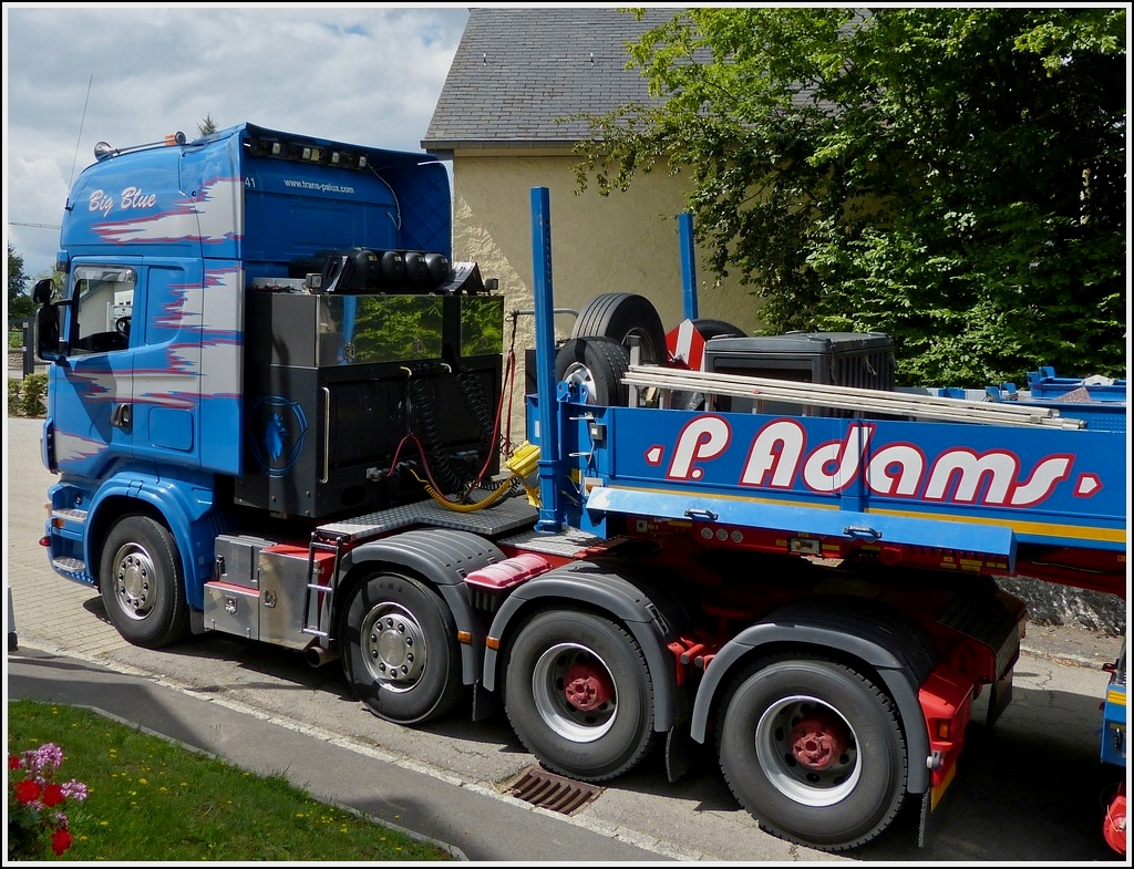 Selten Anzutreffende Scania R 620 Sattelzugmachine mit 4 Achsen, laut Fahrer zugelassen um Schwertransporte bis 180 T.   19.08.2013