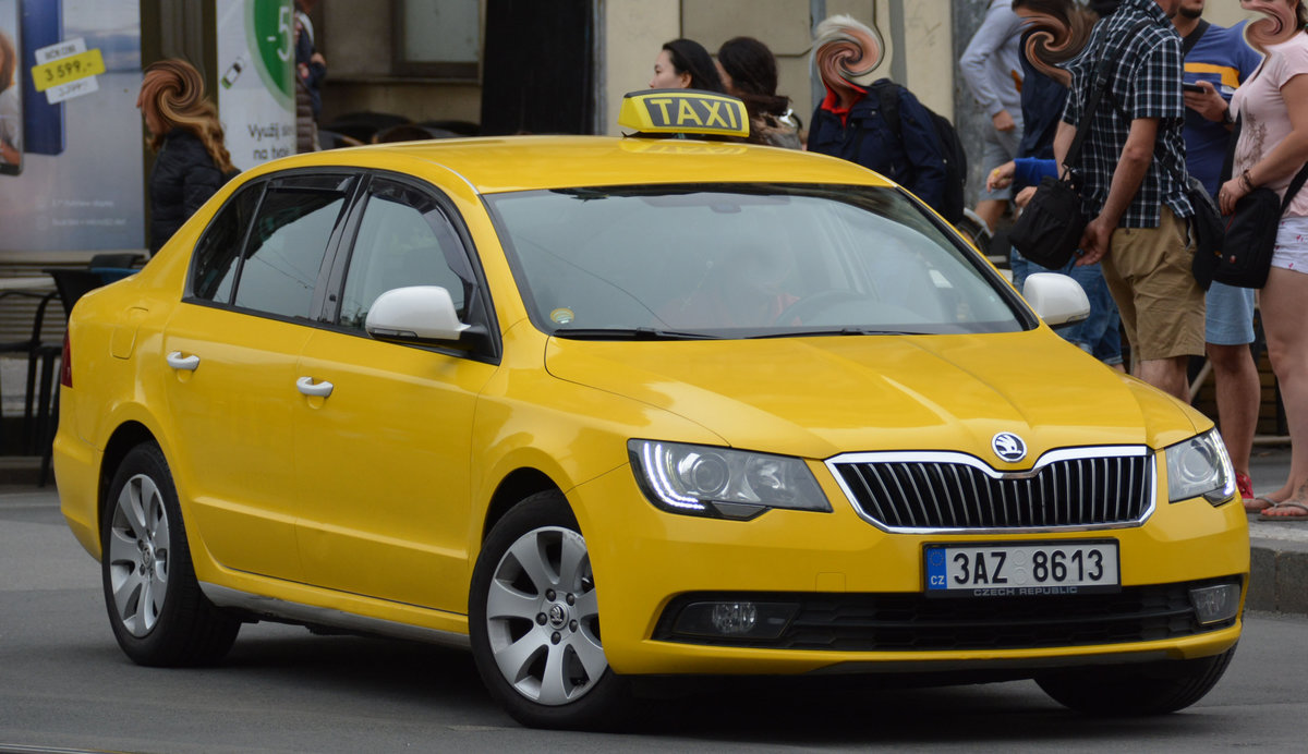 Skoda Superb als Taxi (3AZ-8613) in Prag. Aufgenommen am 25.08.2018.